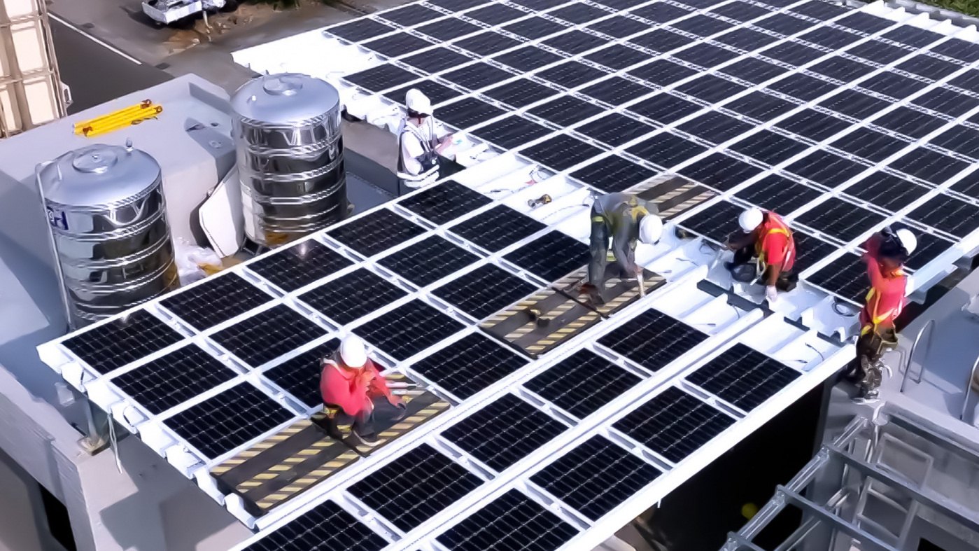 友達打造光電建築一體化整合建材，開發SunSteel光電整合型浪板，實現快速安裝、避免二次施工，讓屋頂光電躍升未來建物新標配。