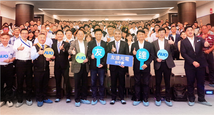 友達以太陽能解決方案領航者，跨足建築領域，4日在台中廠區舉辦「光電建築一體化研討會」，邀請產業先驅共同推動綠化，打造新一代智慧綠建築。